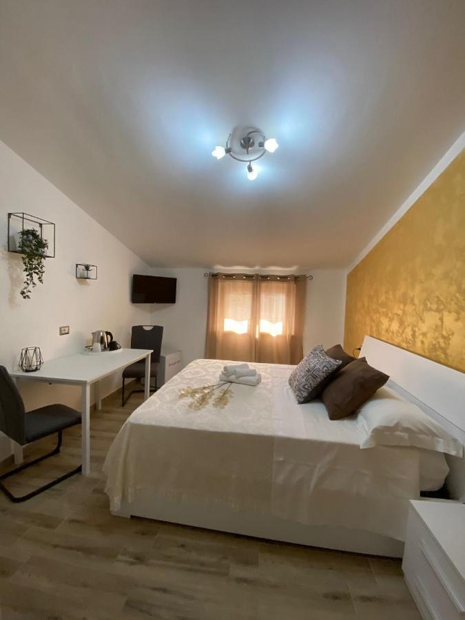 Cadoni Guest House Bosa Bagian luar foto