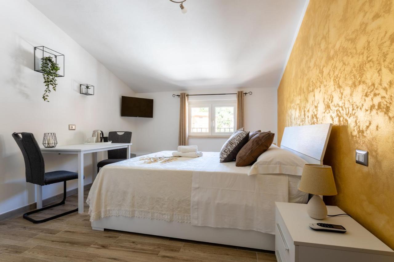 Cadoni Guest House Bosa Bagian luar foto