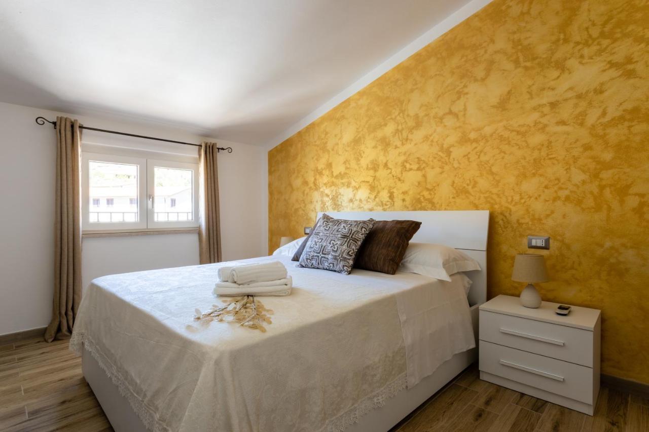 Cadoni Guest House Bosa Bagian luar foto